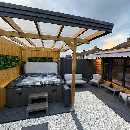 Wild & Free Hot Tub Retreat Dartford Exterior foto