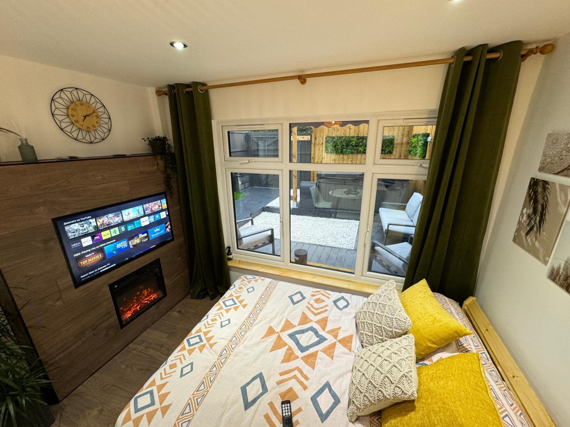 Wild & Free Hot Tub Retreat Dartford Exterior foto